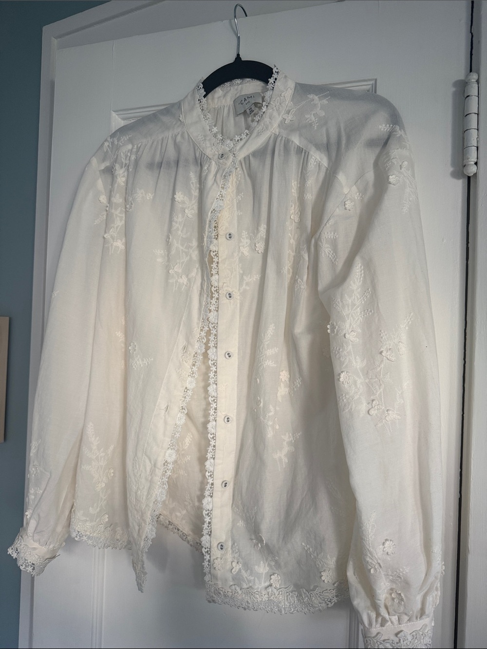 CAMI NY. Vintage-Inspired Women's Ivory Embroidered Button-Up Top